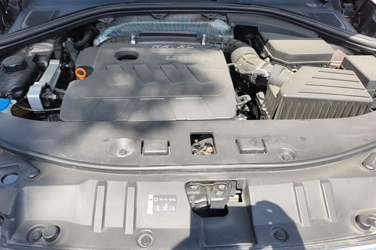 Used Haval H7 2016 Blue-Label H7 2.0T Automatic Luxury Model Engine Bay