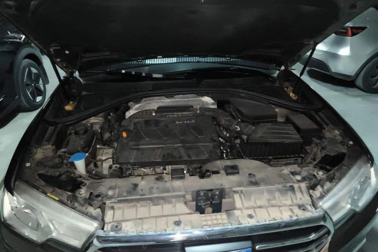 Used Haval H7 2016 Blue-Label H7 2.0T Automatic Luxury Model Engine Bay