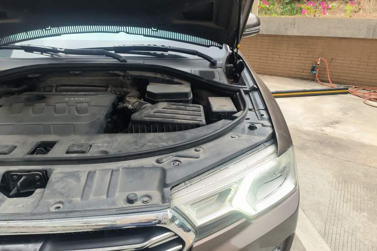 Used Haval H7 2016 Blue-Label H7 2.0T Automatic Elite Model Engine Bay Left