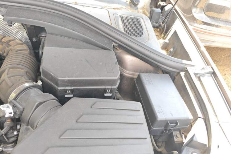 Used Haval H7 2016 Blue-Label H7 2.0T Automatic Luxury Model Engine Bay Left