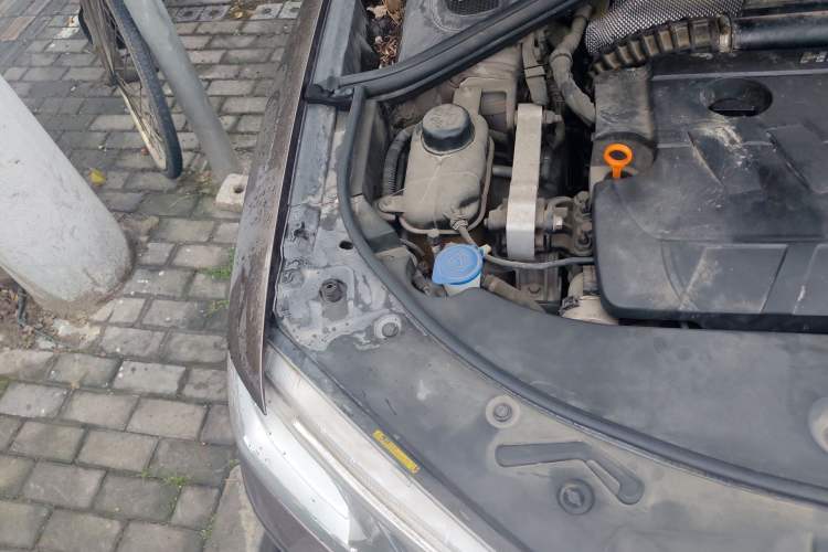 Used Haval H7 2016 Blue-Label H7 2.0T Automatic Luxury Model Engine Bay Right