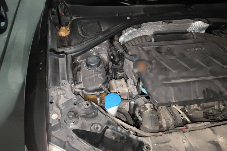 Used Haval H7 2016 Blue-Label H7 2.0T Automatic Luxury Model Engine Bay Right