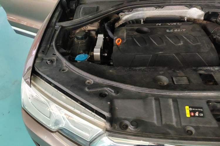 Used Haval H7 2016 Blue-Label H7 2.0T Automatic Elite Model Engine Bay Right