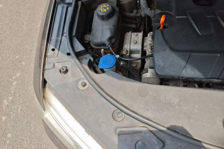 Used Haval H7 2016 Blue-Label H7 2.0T Automatic Luxury Model Engine Bay Right