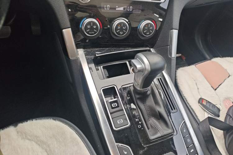 Used Haval H7 2016 Blue-Label H7 2.0T Automatic Luxury Model Gear Lever