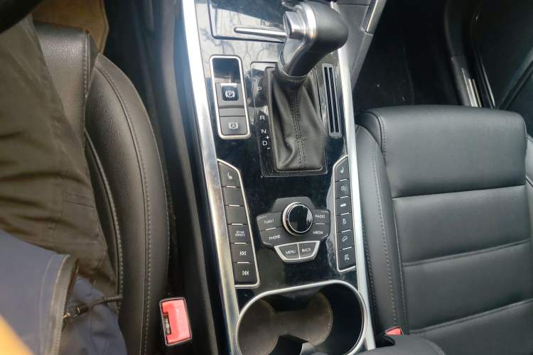 Used Haval H7 2016 Blue-Label H7 2.0T Automatic Luxury Model Gear Lever