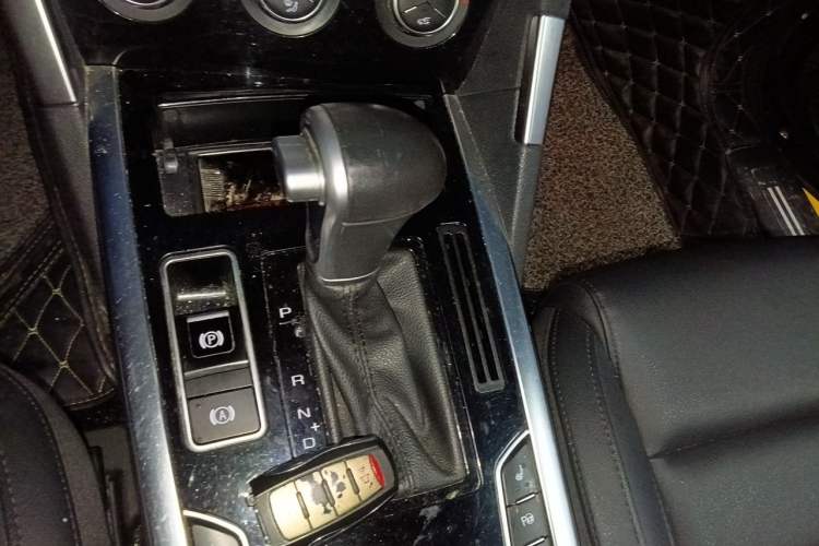 Used Haval H7 2016 Blue-Label H7 2.0T Automatic Luxury Model Gear Lever