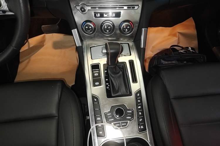 Used Haval H7 2016 Blue-Label H7 2.0T Automatic Luxury Model Gear Lever