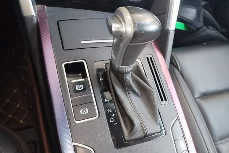 Used Haval H7 2016 Blue-Label H7 2.0T Automatic Elite Model Gear Lever