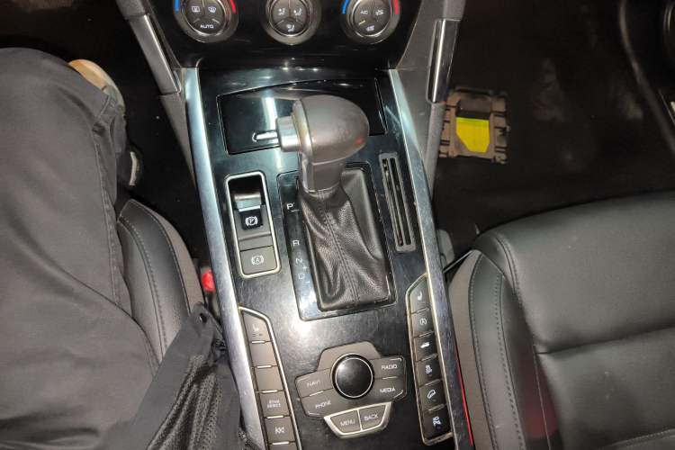 Used Haval H7 2016 Blue-Label H7 2.0T Automatic Luxury Model Gear Lever