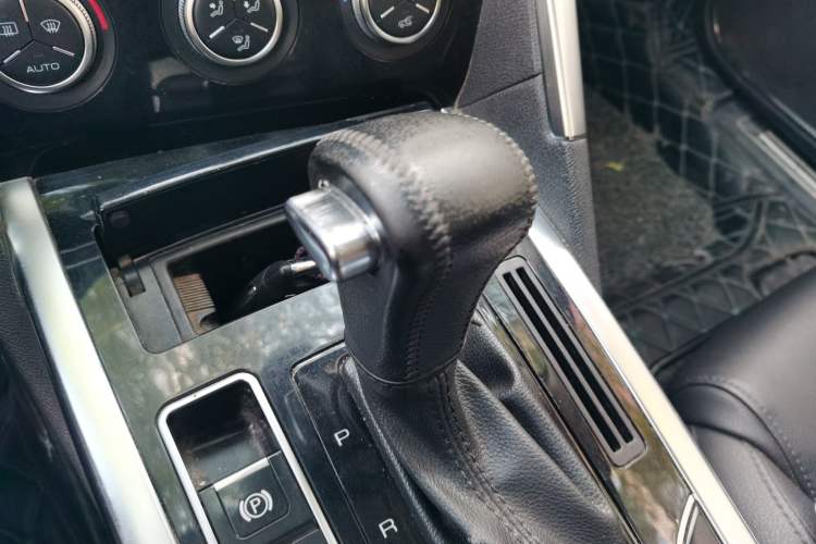 Used Haval H7 2016 Blue-Label H7 2.0T Automatic Luxury Model Gear Lever