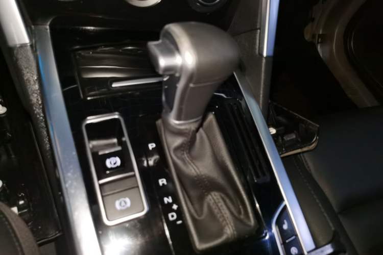 Used Haval H7 2016 Blue-Label H7 2.0T Automatic Luxury Model Gear Lever