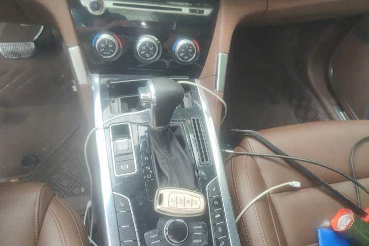Used Haval H7 2016 Blue-Label H7 2.0T Automatic Luxury Model Gear Lever