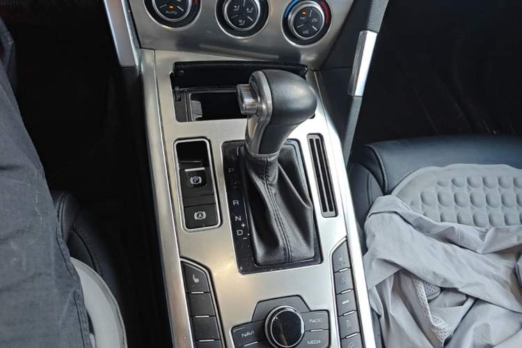 Used Haval H7 2016 Blue-Label H7 2.0T Automatic Luxury Model Gear Lever