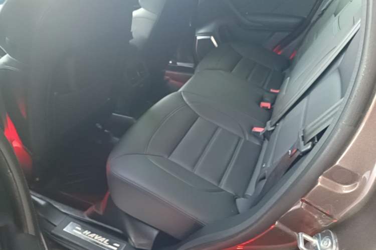 Used Haval H7 2016 Blue-Label H7 2.0T Automatic Elite Model Left Rear Seat