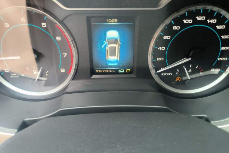 Used Haval H7 2016 Blue-Label H7 2.0T Automatic Elite Model Odometer Close Up