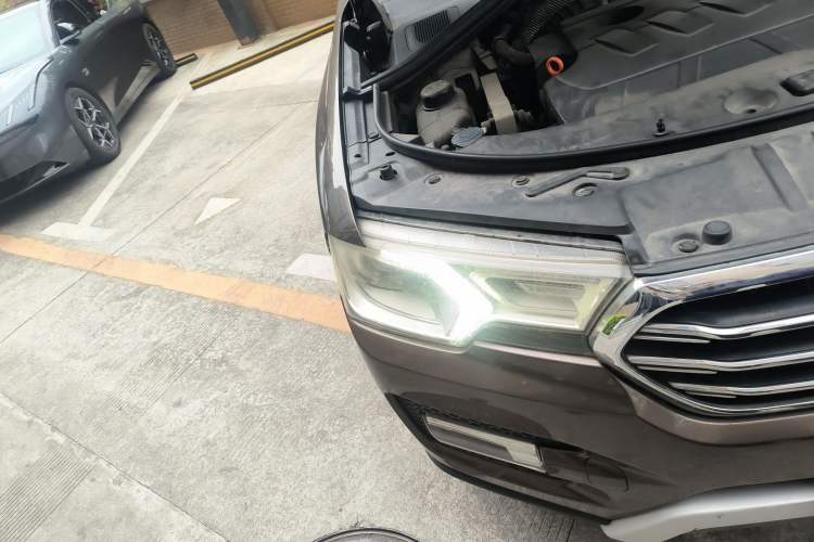 Used Haval H7 2016 Blue-Label H7 2.0T Automatic Elite Model Right Front Headlight