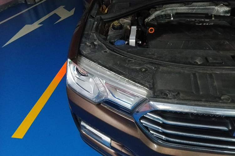 Used Haval H7 2016 Blue-Label H7 2.0T Automatic Luxury Model Right Front Headlight