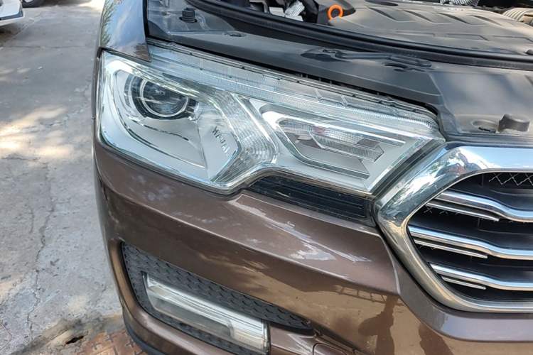 Used Haval H7 2016 Blue-Label H7 2.0T Automatic Luxury Model Right Front Headlight