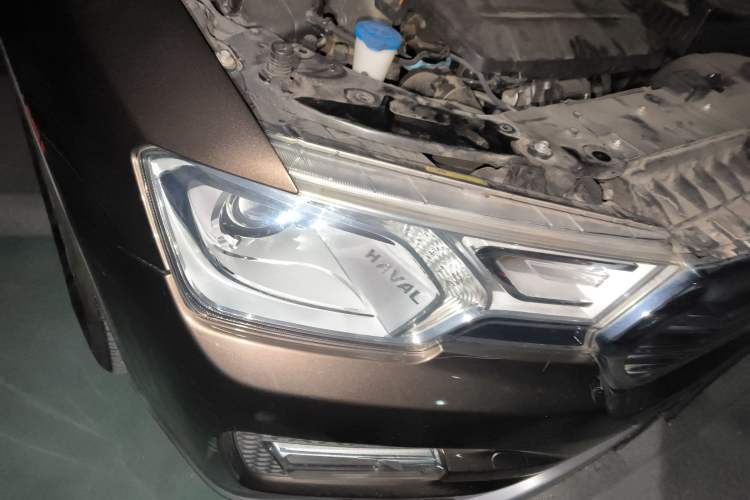 Used Haval H7 2016 Blue-Label H7 2.0T Automatic Luxury Model Right Front Headlight