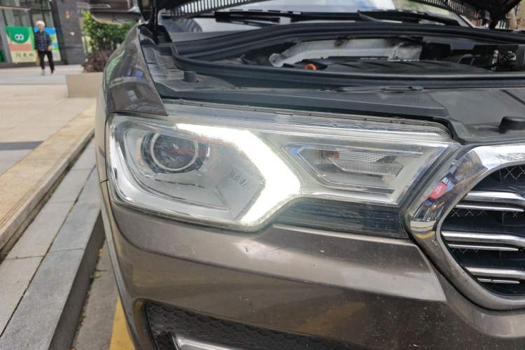 Used Haval H7 2016 Blue-Label H7 2.0T Automatic Elite Model Right Front Headlight