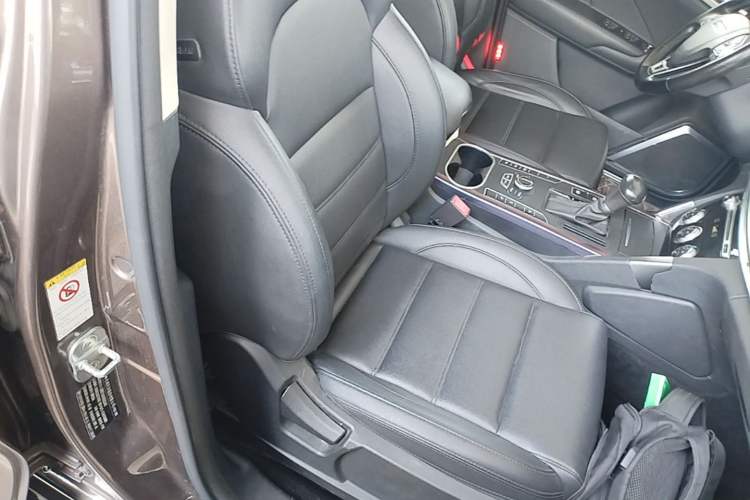 Used Haval H7 2016 Blue-Label H7 2.0T Automatic Elite Model Right Front Seat