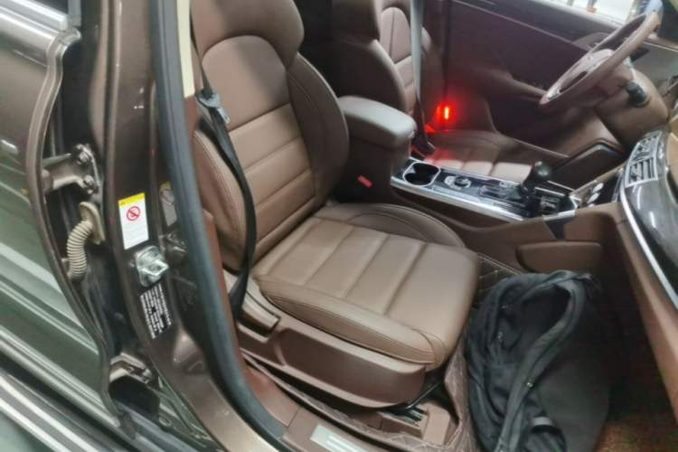 Used Haval H7 2016 Blue-Label H7 2.0T Automatic Elite Model Right Front Seat