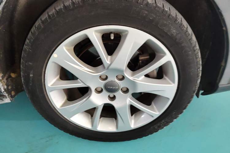 Used Haval H7 2016 Blue-Label H7 2.0T Automatic Elite Model Right Front Wheel Hub