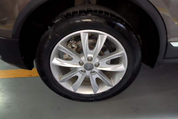 Used Haval H7 2016 Blue-Label H7 2.0T Automatic Luxury Model Right Rear Wheel Hub