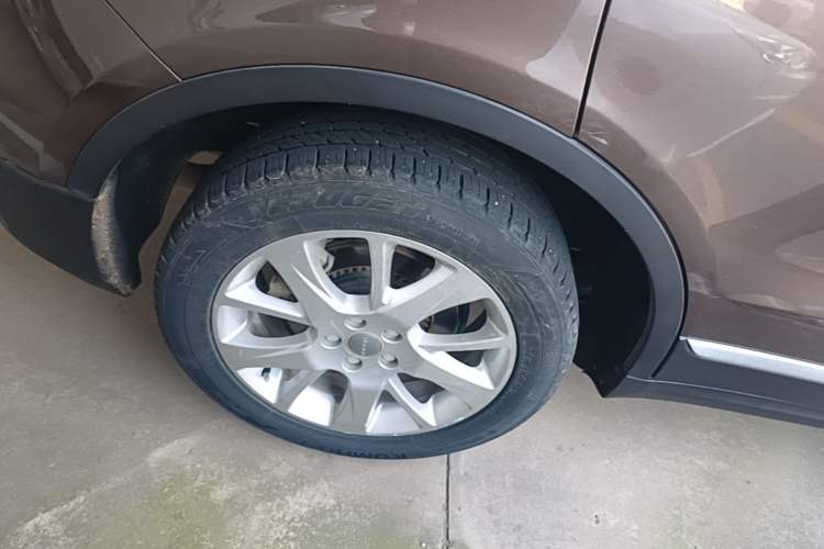 Used Haval H7 2016 Blue-Label H7 2.0T Automatic Elite Model Right Rear Wheel Hub