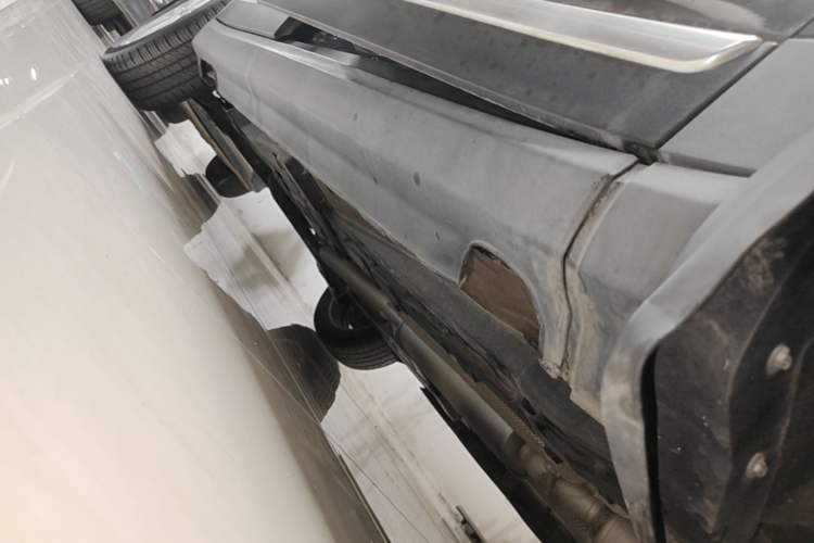 Used Haval H7 2016 Blue-Label H7 2.0T Automatic Luxury Model Right Side Sill