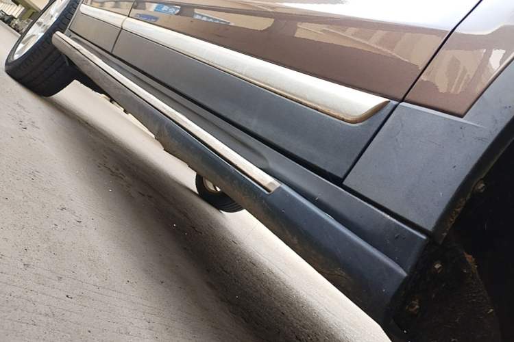 Used Haval H7 2016 Blue-Label H7 2.0T Automatic Elite Model Right Side Sill