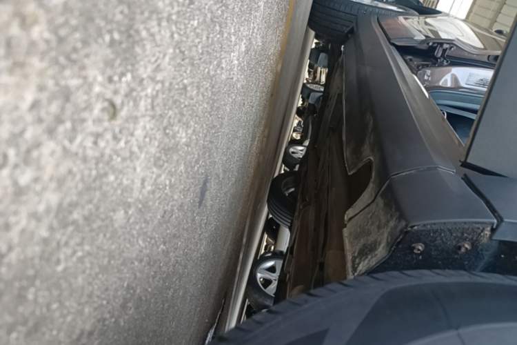 Used Haval H7 2016 Blue-Label H7 2.0T Automatic Elite Model Right Side Sill