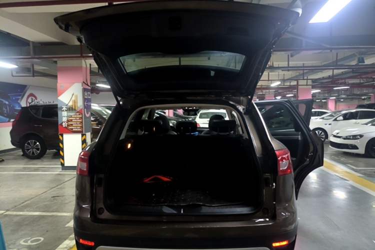 Used Haval H7 2016 Blue-Label H7 2.0T Automatic Elite Model Trunk