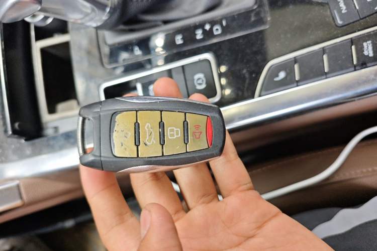 Used Haval H7 2016 Blue-Label H7 2.0T Automatic Elite Model Vehicle Key