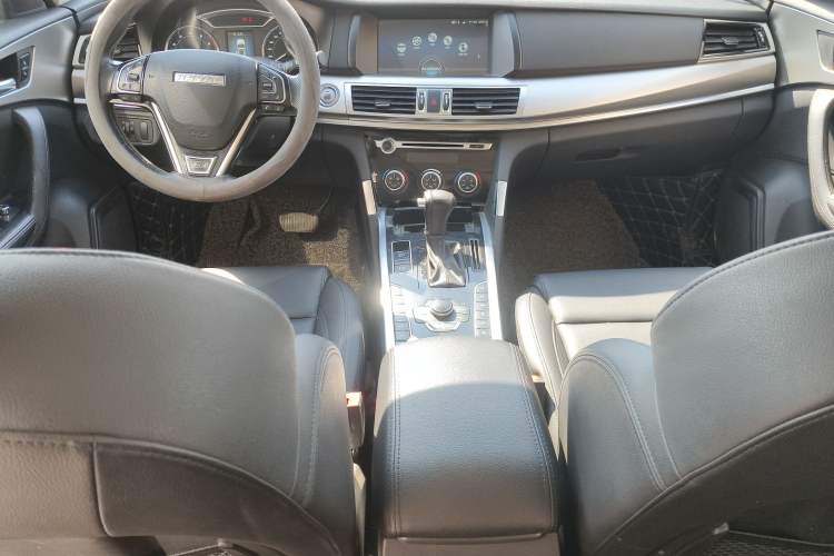 Used Haval H7 2016 Blue-Label H7 2.0T Automatic Luxury Model Center Console