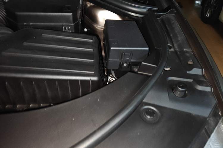 Used Haval H7 2016 Blue-Label H7 2.0T Automatic Luxury Model Engine Bay Left