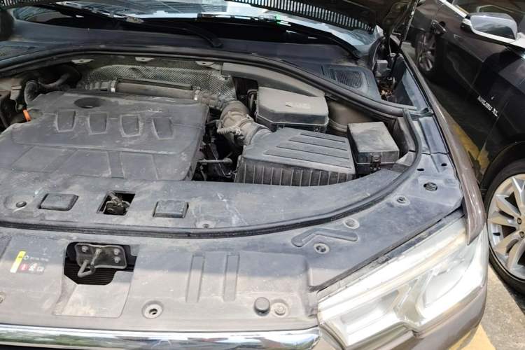Used Haval H7 2016 Blue-Label H7 2.0T Automatic Elite Model Engine Bay Left