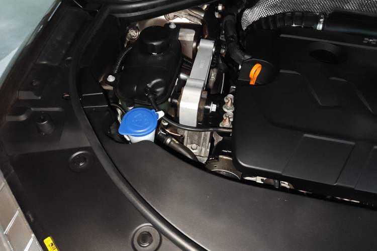 Used Haval H7 2016 Blue-Label H7 2.0T Automatic Luxury Model Engine Bay Right