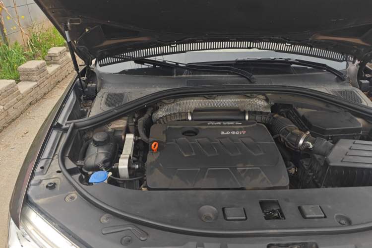 Used Haval H7 2016 Blue-Label H7 2.0T Automatic Luxury Model Engine Bay Right