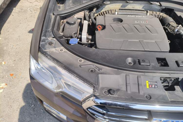 Used Haval H7 2016 Blue-Label H7 2.0T Automatic Luxury Model Engine Bay Right