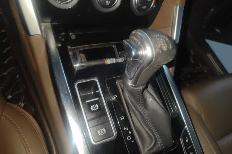 Used Haval H7 2016 Blue-Label H7 2.0T Automatic Luxury Model Gear Lever