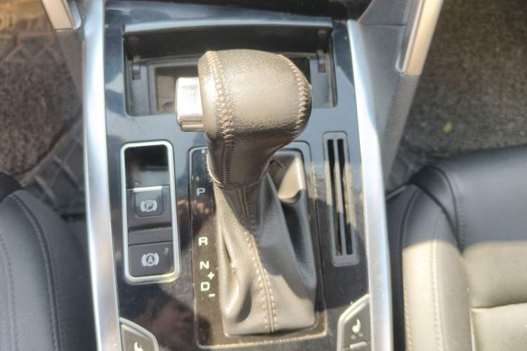 Used Haval H7 2016 Blue-Label H7 2.0T Automatic Luxury Model Gear Lever
