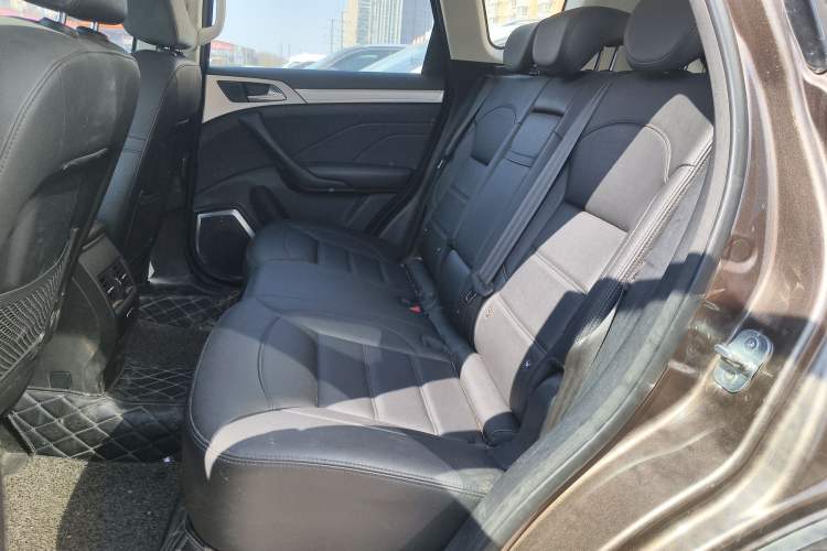Used Haval H7 2016 Blue-Label H7 2.0T Automatic Luxury Model Left Rear Seat