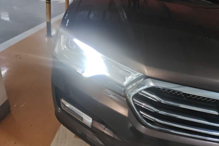Used Haval H7 2016 Blue-Label H7 2.0T Automatic Luxury Model Right Front Headlight