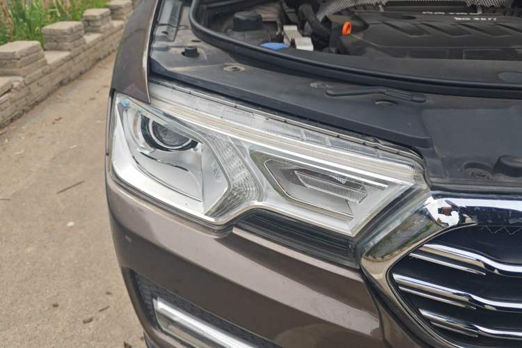 Used Haval H7 2016 Blue-Label H7 2.0T Automatic Luxury Model Right Front Headlight