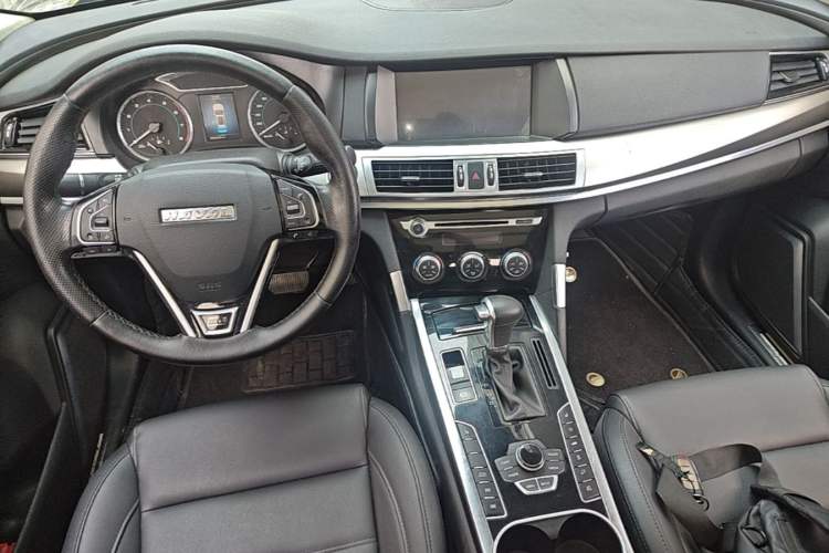 Used Haval H7 2016 Blue-Label H7 2.0T Automatic Luxury Model Center Console