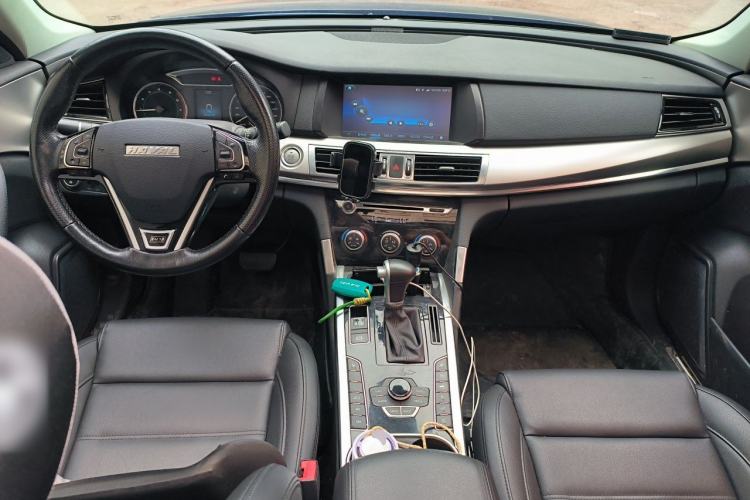 Used Haval H7 2016 Blue-Label H7 2.0T Automatic Luxury Model Center Console