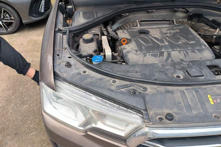 Used Haval H7 2016 Blue-Label H7 2.0T Automatic Luxury Model Engine Bay Right