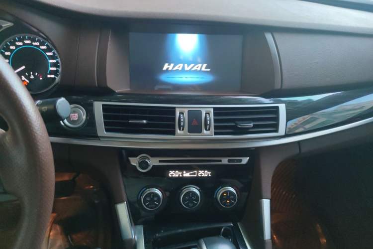 Used Haval H7 2016 Blue-Label H7 2.0T Automatic Luxury Model Audio And AC Panel